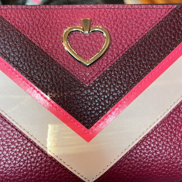 Kate Spade Kourtney Chevron Medium Clutch Wallet Wristlet in Pink Multi - Picture 2 of 6